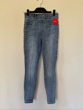 SPANX Medium Wash Skinny Jeans in Blue S/P